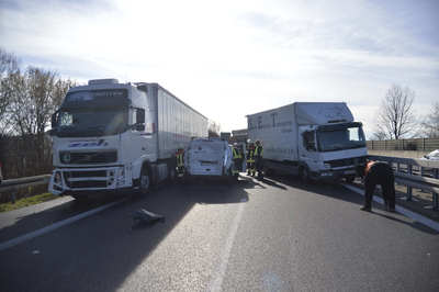 Wendlingen: Schwerer Auffahrunfall auf der B313 